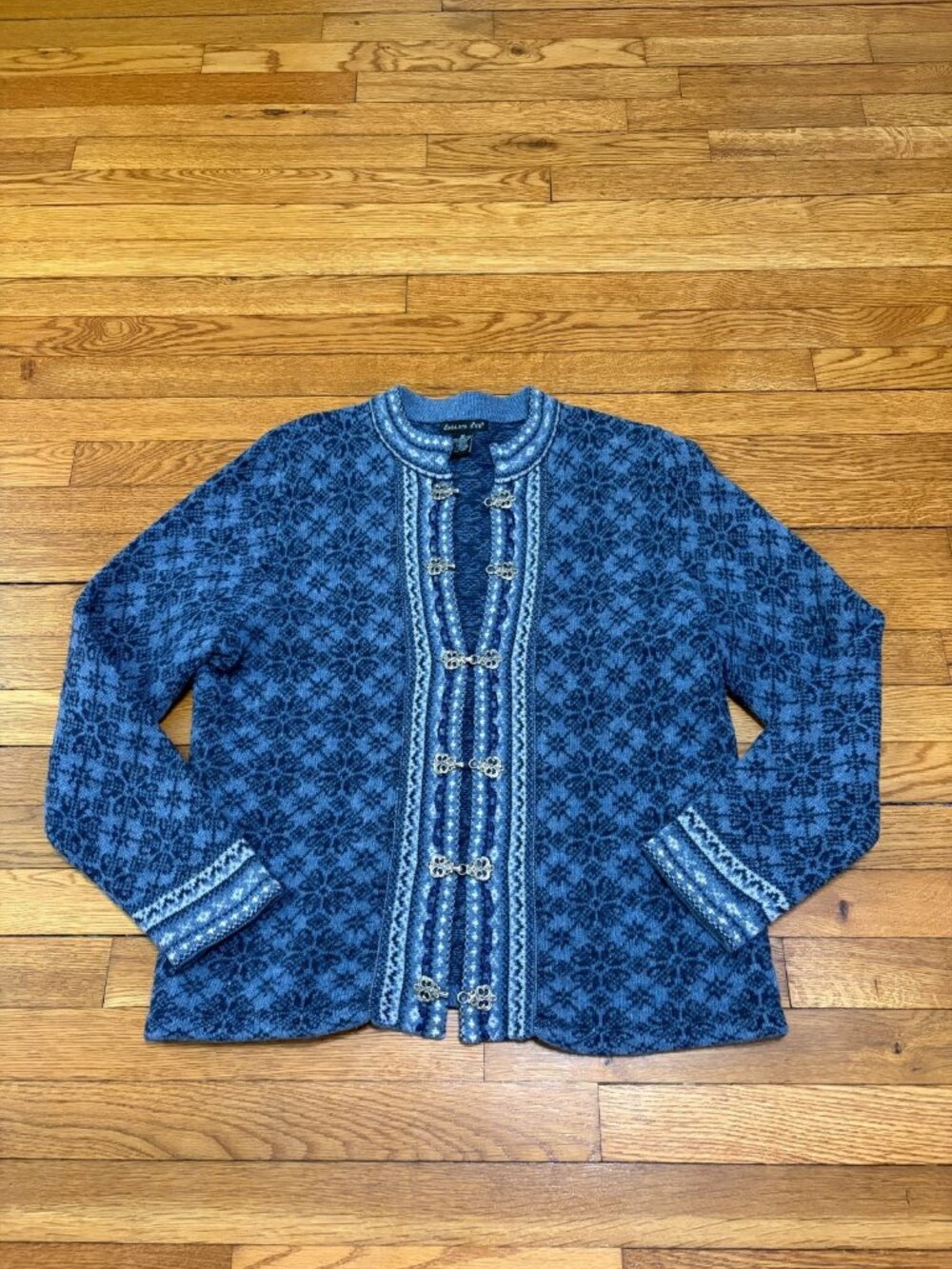 Vintage Eagles Eye Cardigan Sweater Women's Size Medium Blue 100% Lambs Wool